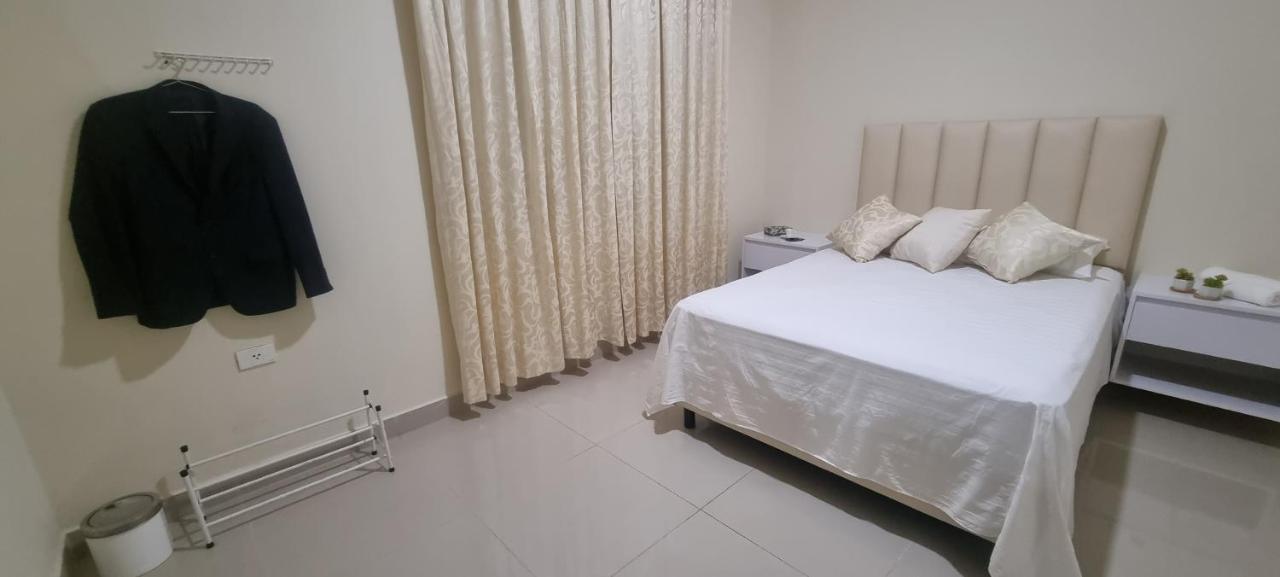 Posada Express By Transit Inn Viru Viru ซานตาครูซเดอลาเซียร์รา ภายนอก รูปภาพ